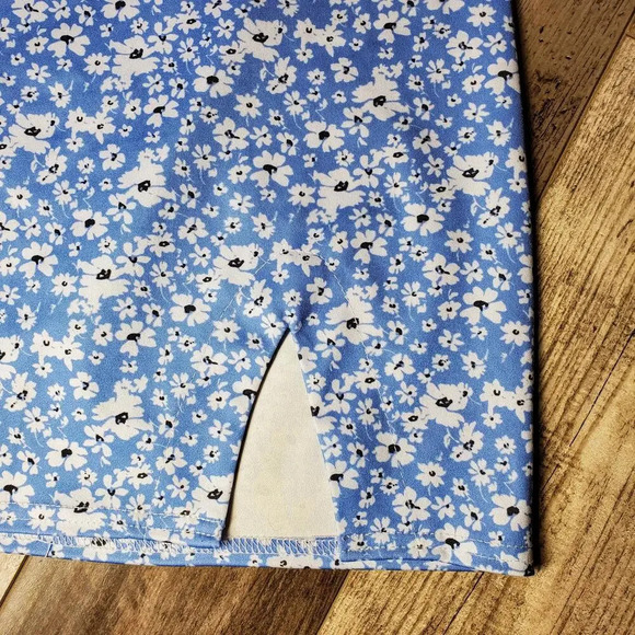 ROMWE Blue Floral Women's Mini Skirt Size 6 Medium - Picture 12 of 12